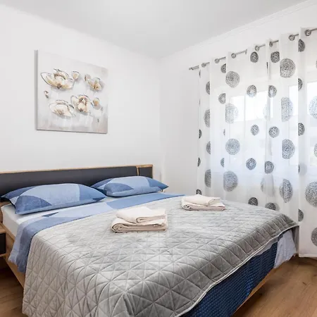 Apartment Mladenka Kraljevica