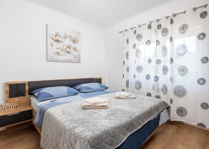 Apartment Mladenka Kraljevica