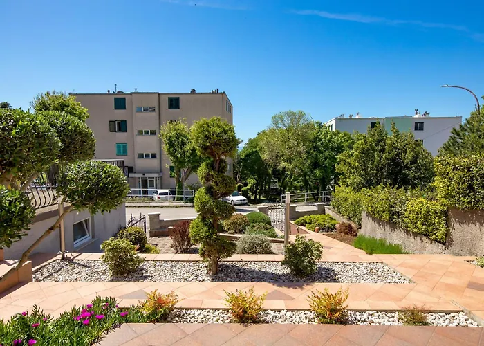 Mladenka Apartment *